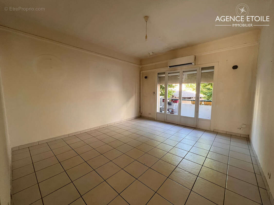 Appartement à MARSEILLE-5E