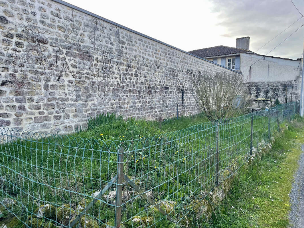 Maison à SAINT-SAVINIEN