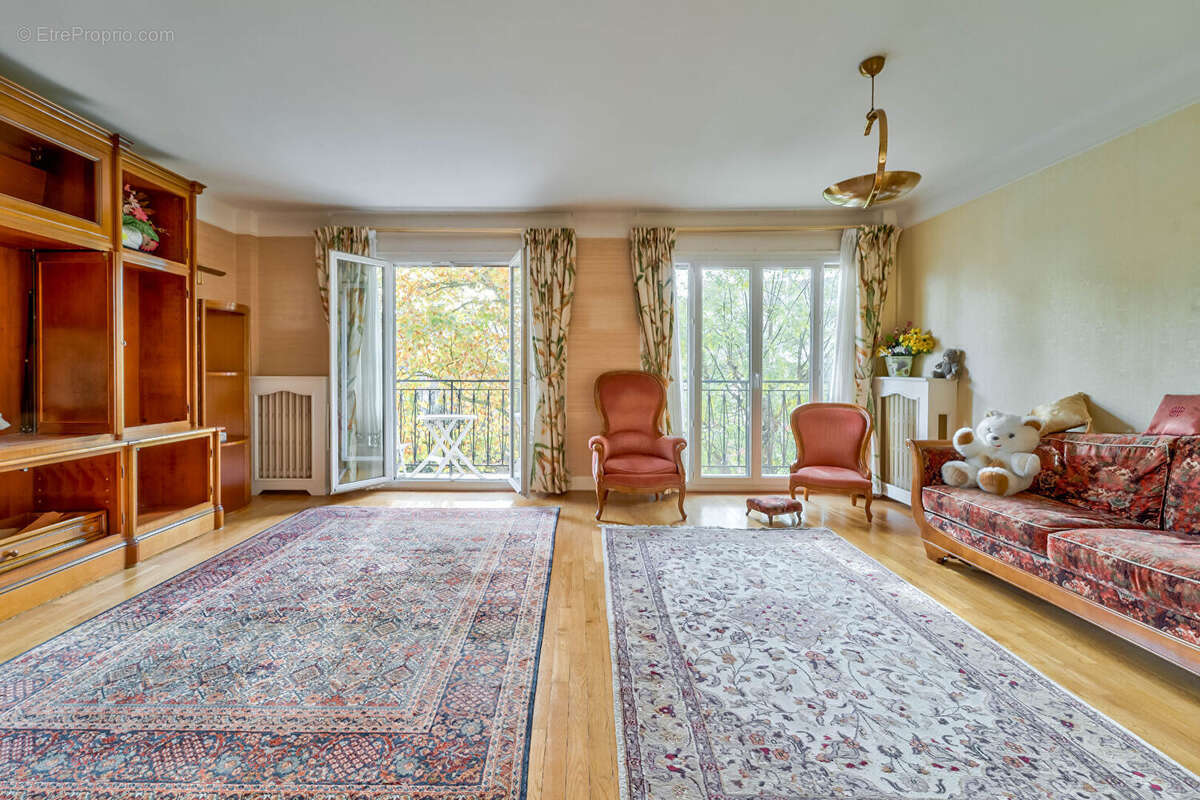 Appartement à CHARENTON-LE-PONT