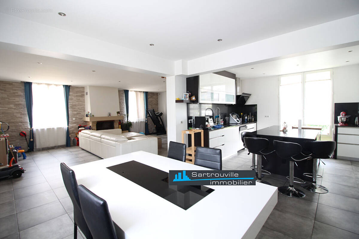 Maison à SARTROUVILLE