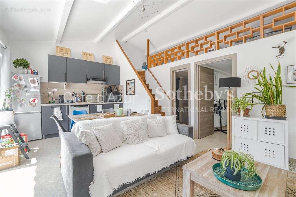Villa provençale avec dépendance, piscine et potentiel d'extension sur terrain de 3 000 m² - photo 11