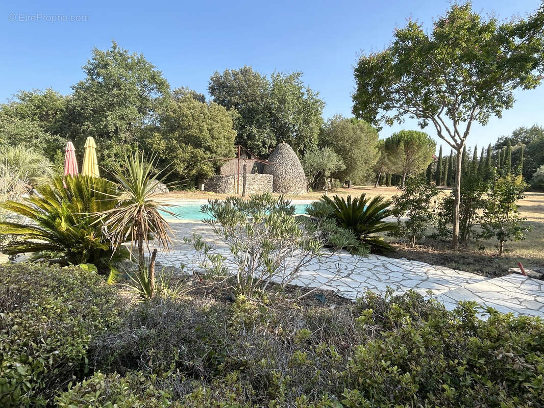 A 3 km d'Uzès, belle bastide sur 4200 m2 de terrain avec piscine. - photo 20