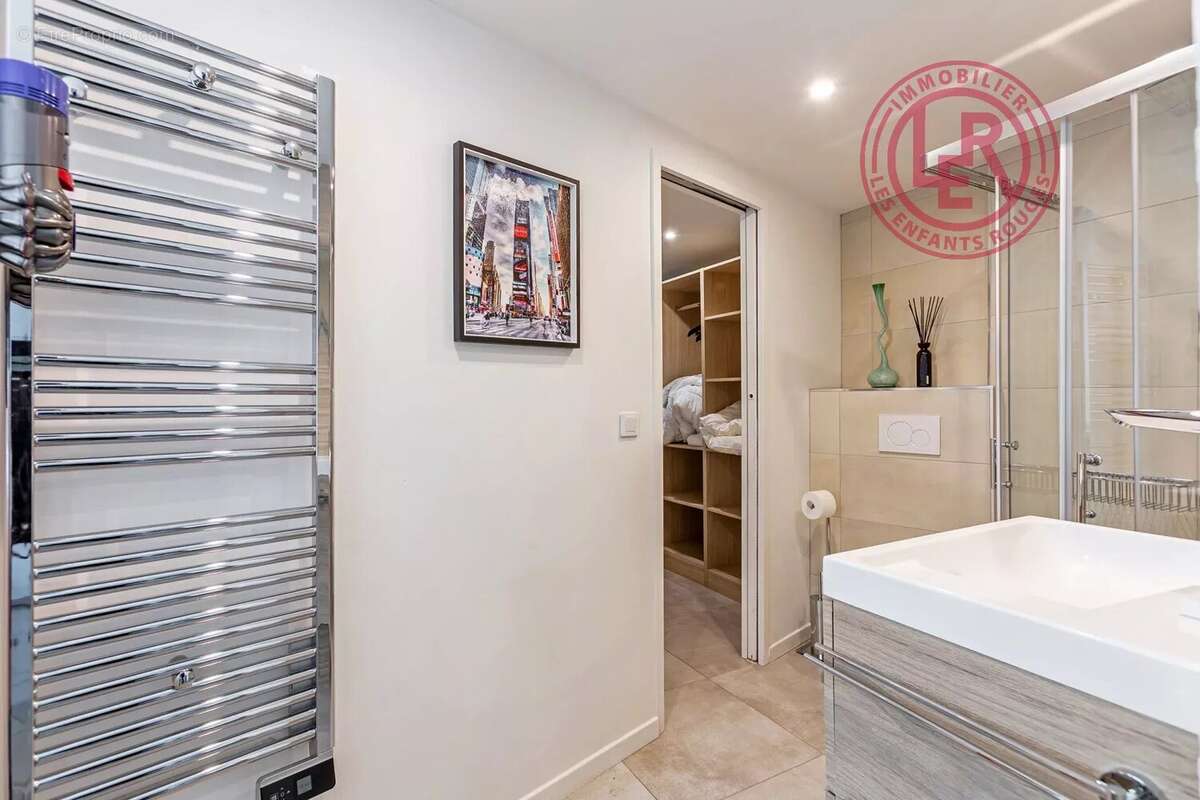 Appartement à PARIS-1E