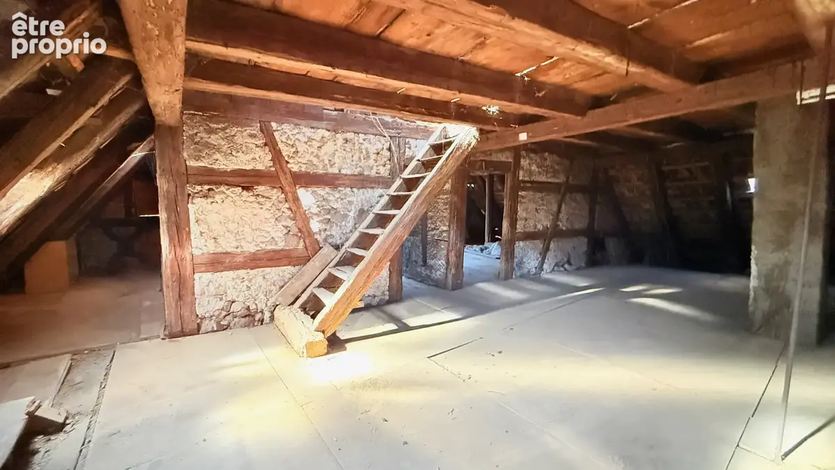 Maison de village à rénover avec cour, dépendance, garage et un beau potentiel au calme - photo 14
