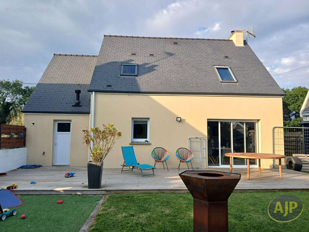 Maison à DONGES