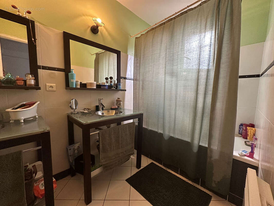 Villa T6 de 170 m² avec jardin et et piscine - photo 11