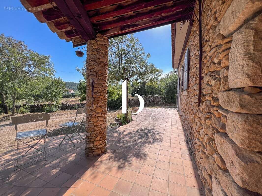 Maison 135 m² à Goudargues  - photo 9