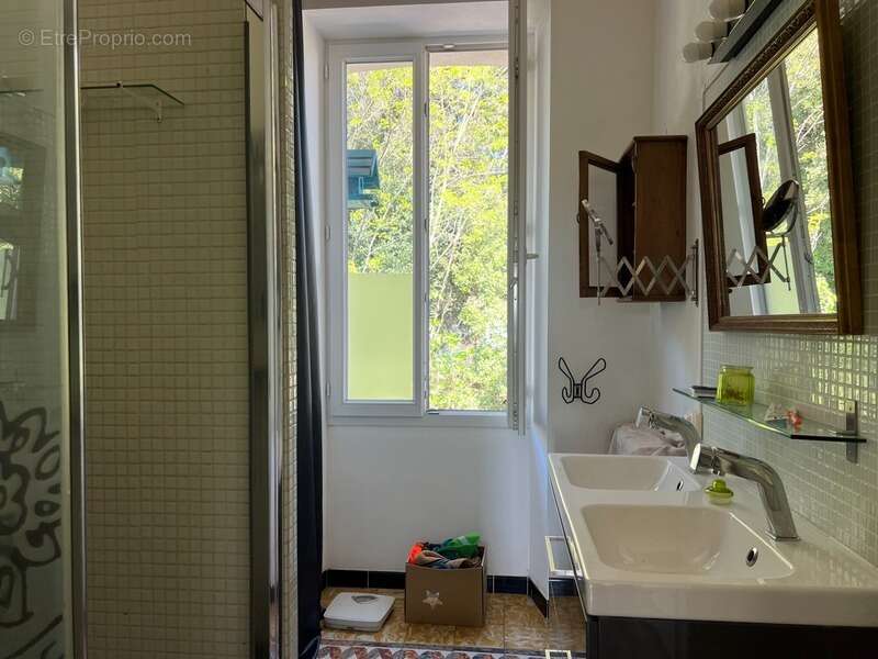 Maison à SAINT-JULIEN-LES-ROSIERS