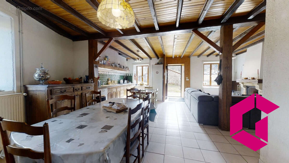 Maison à MONTREGARD