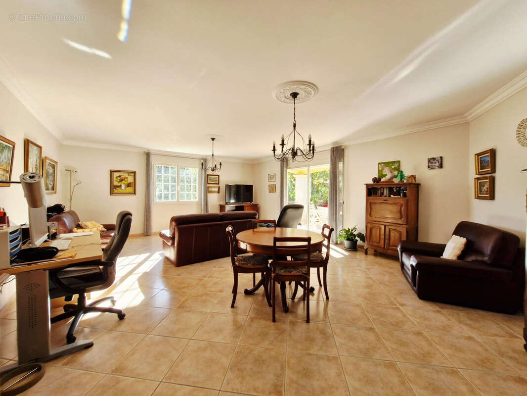 Maison à RESTINCLIERES