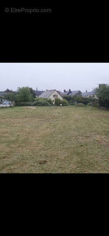 Terrain à OUCQUES