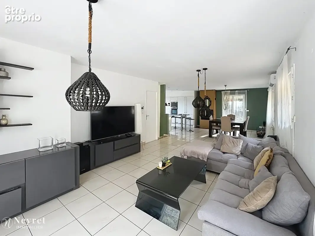 Saint Joseph Maison individuelle de 147m2 implantée sur 800m2 de terrain avec piscine - photo 3