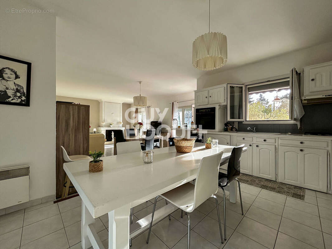 Maison à L'ISLE-SUR-LA-SORGUE