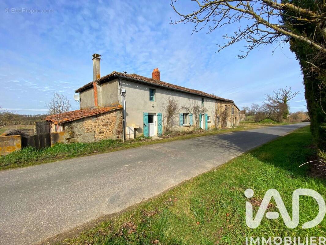 Photo 1 - Maison à AVAILLES-LIMOUZINE