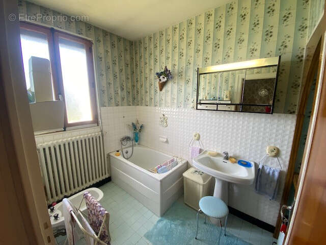 Maison à MARINGUES
