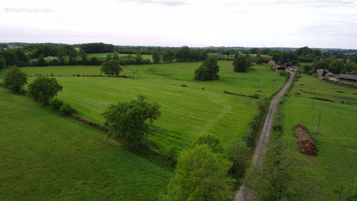Terrain à SAINT-MARTIN-LE-VIEUX