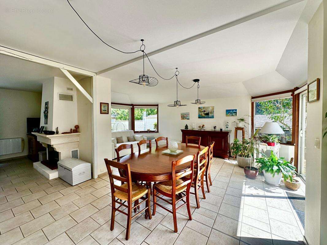 Maison à LA MEMBROLLE-SUR-LONGUENEE