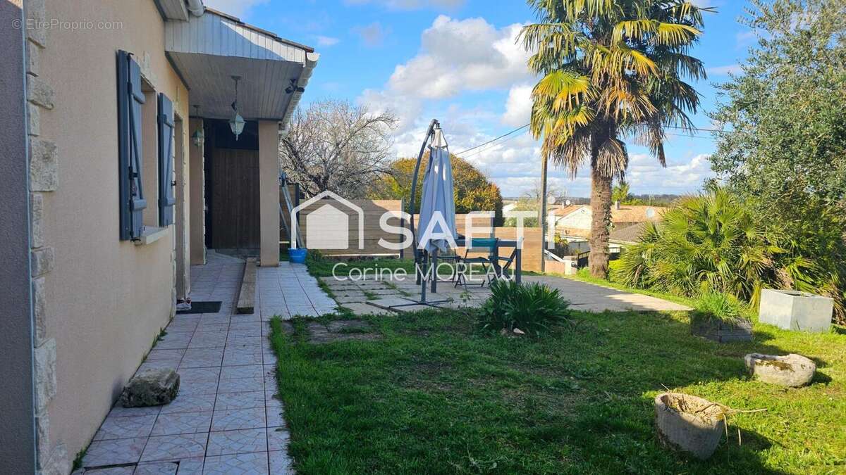 Photo 2 - Maison à ROULLET-SAINT-ESTEPHE