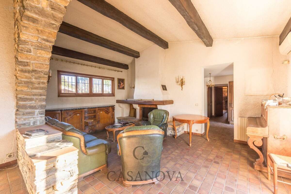 Maison à MAUGUIO