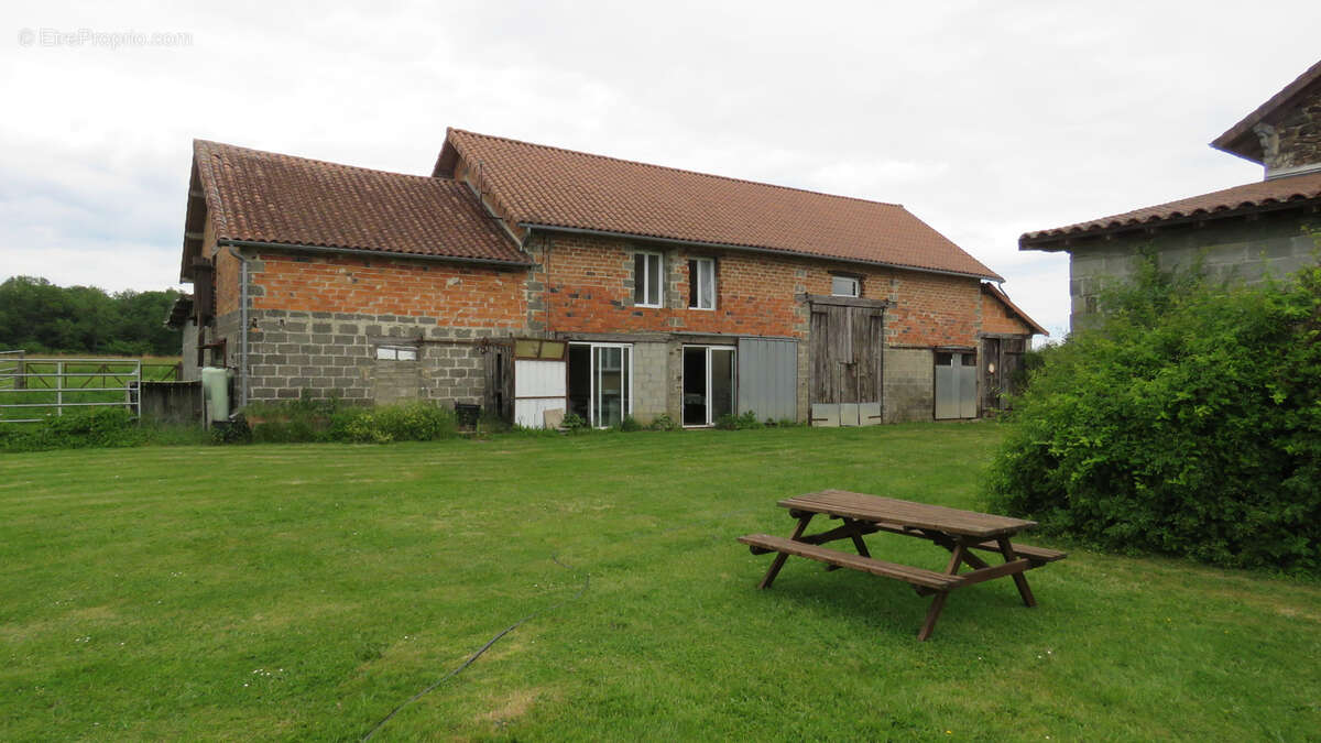 Maison à LANOUAILLE