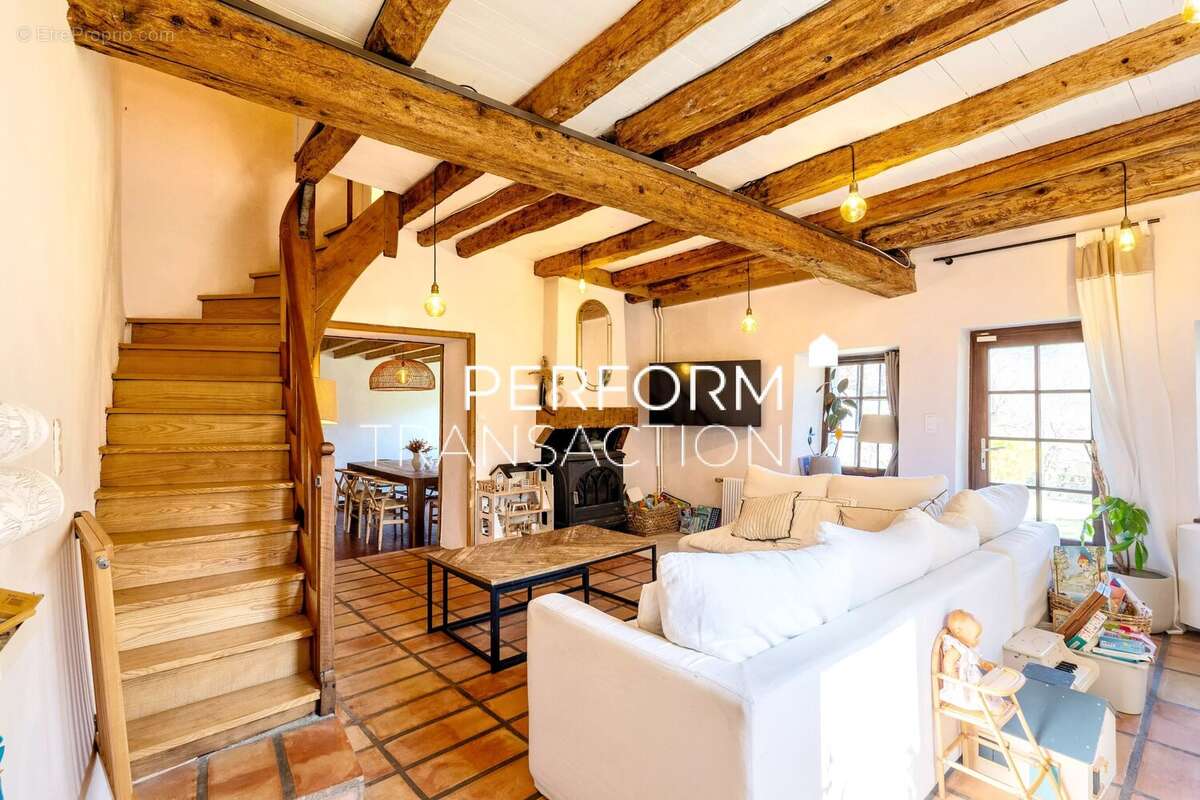 COUP DE CŒUR : Maison en pierre d'environ 170 m² - photo 7