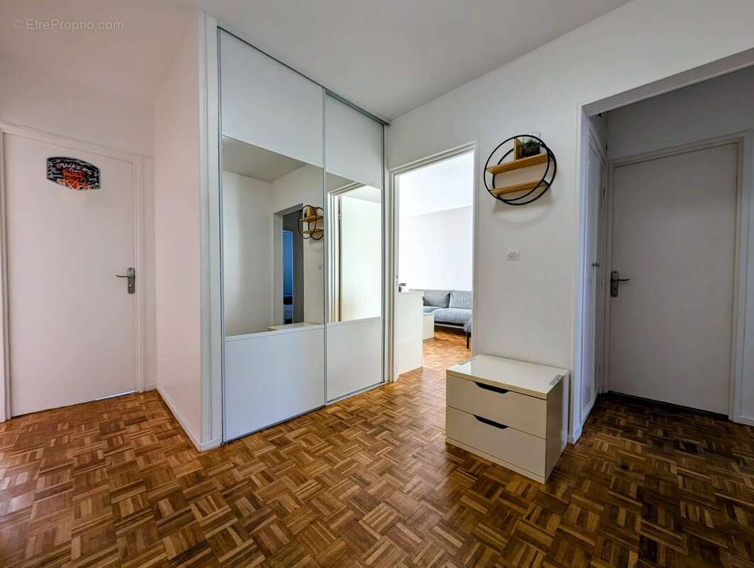 Appartement à LES CLAYES-SOUS-BOIS
