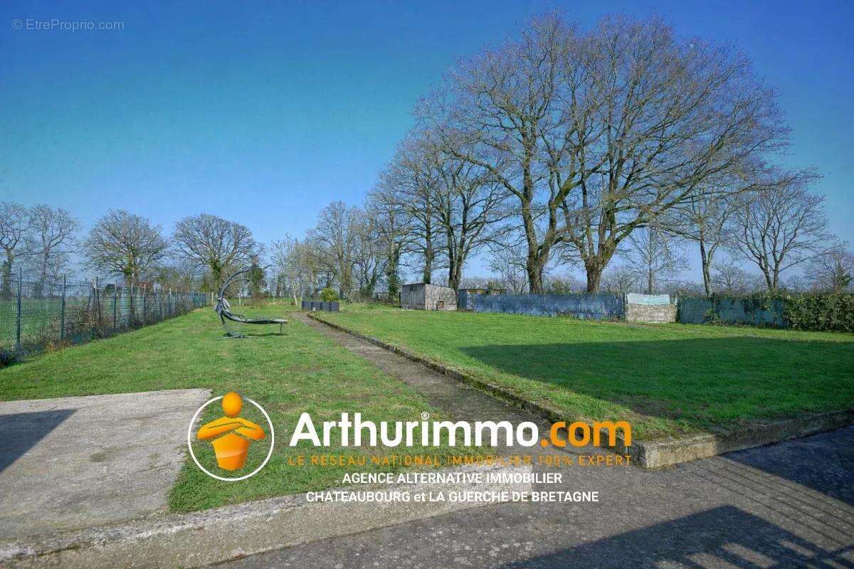 Maison à ARGENTRE-DU-PLESSIS