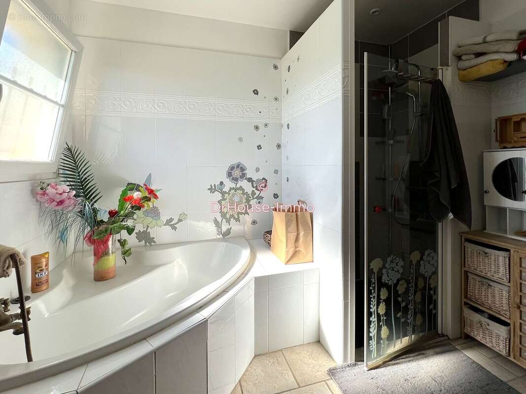Maison 142 m² à Saint-Laurent-D'aigouze  - photo 7