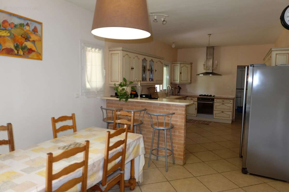 Village Bord de riviere  - Maison plein pied familial avec quatre chambres - photo 3