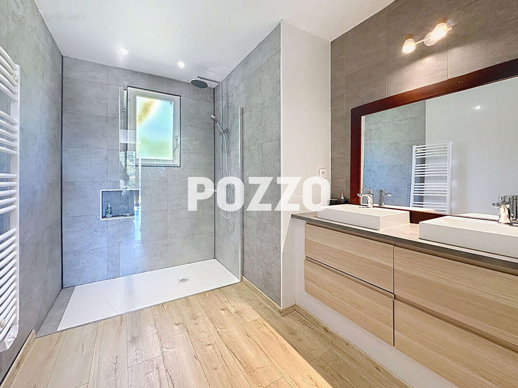 Maison à LE VAL-SAINT-PERE