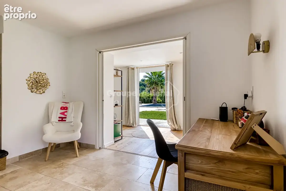 À Reillanne - Maison rénovée, 5 chambres, piscine, vue dégagée - photo 13