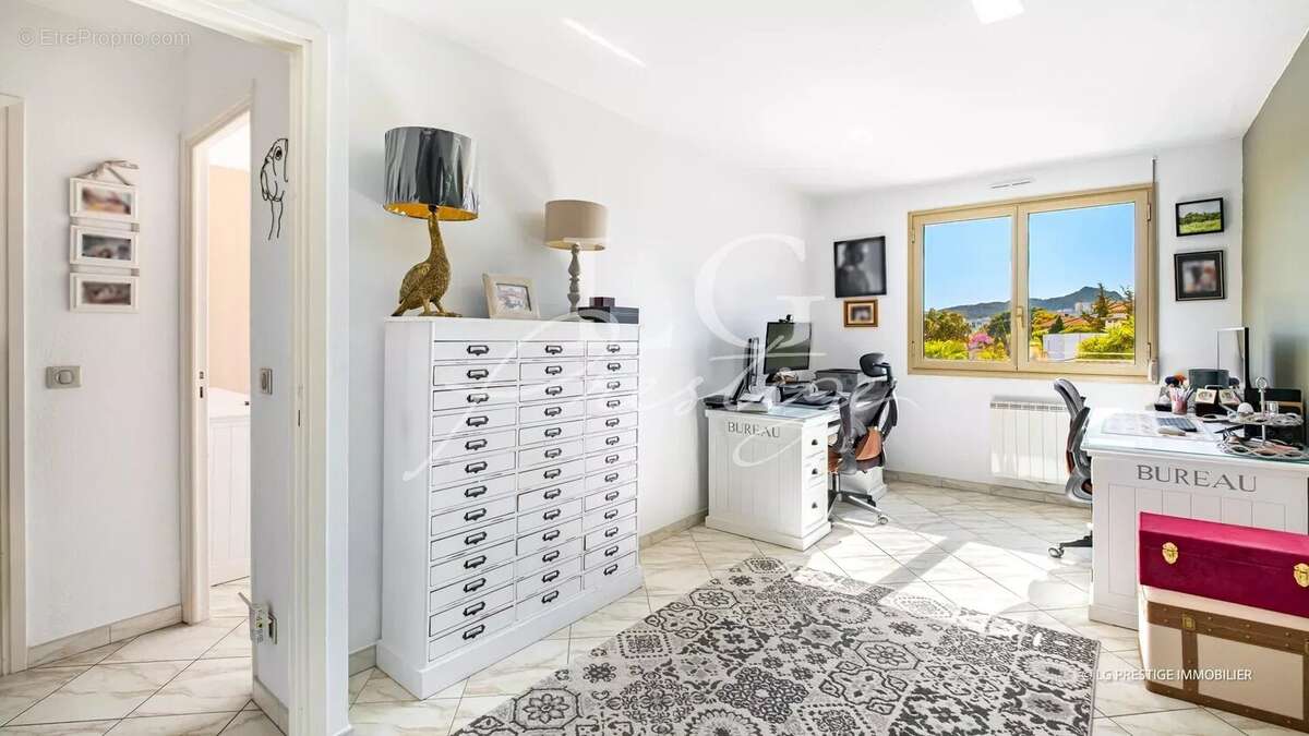 Appartement à MANDELIEU-LA-NAPOULE