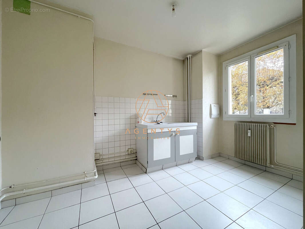 Appartement à SAINT-MAUR-DES-FOSSES