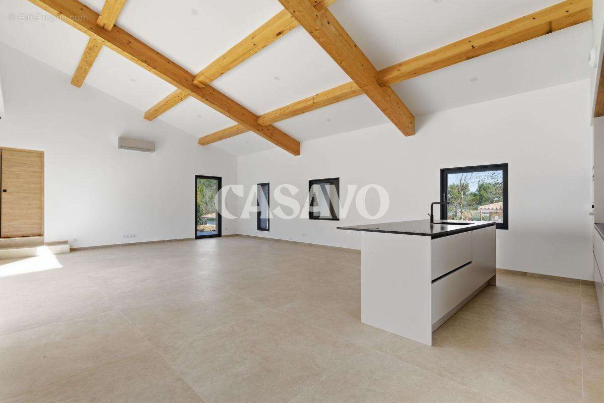 Maison à LE PUY-SAINTE-REPARADE