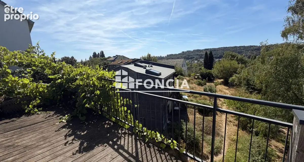 Palaiseau – 2 pièces en dernier étage avec balcon et vue dégagée sur la verdure - photo 1