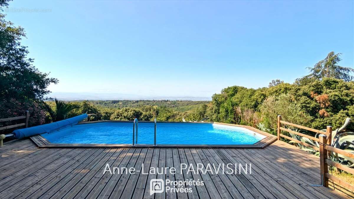 Maison, gîte indépendant et écuries sur 12 000 m² avec vue panoramique - photo 3