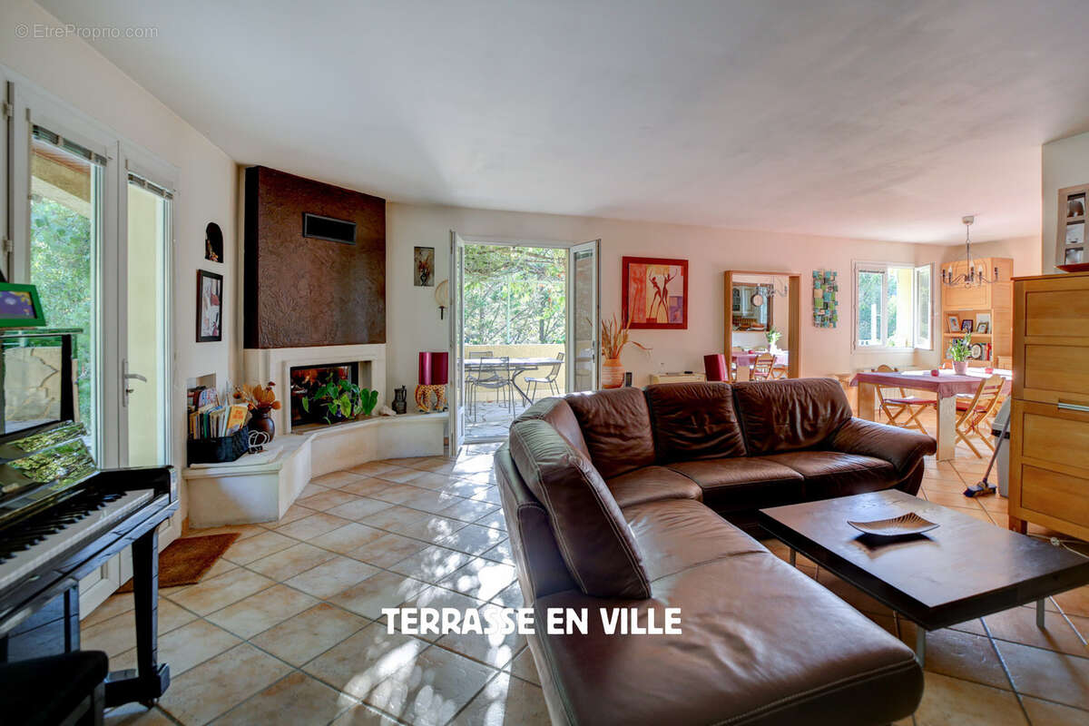 Peypin - villa t6 - 160 m2 - terrain 2000 m2 - piscine- garage - 599 000 € - photo 7