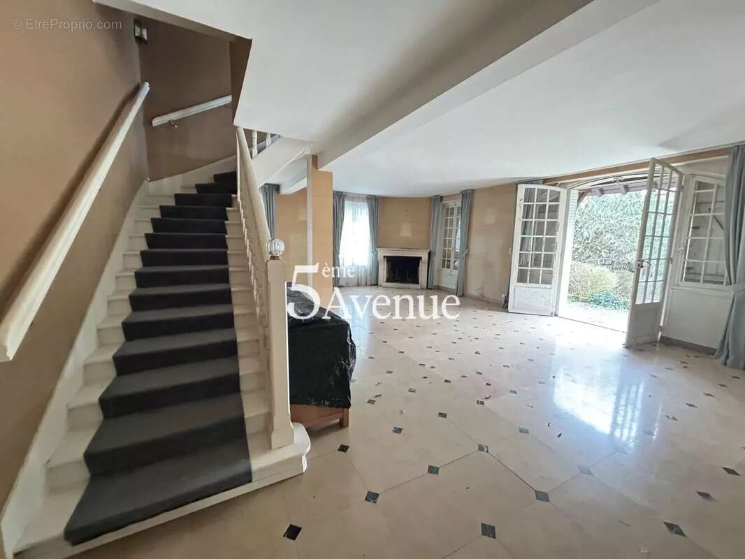 Maison à SAINT-MAUR-DES-FOSSES