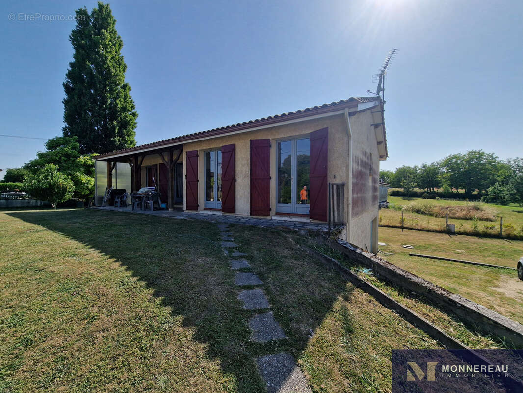 Maison à CHALLIGNAC