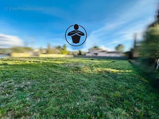 Terrain à LES MATELLES