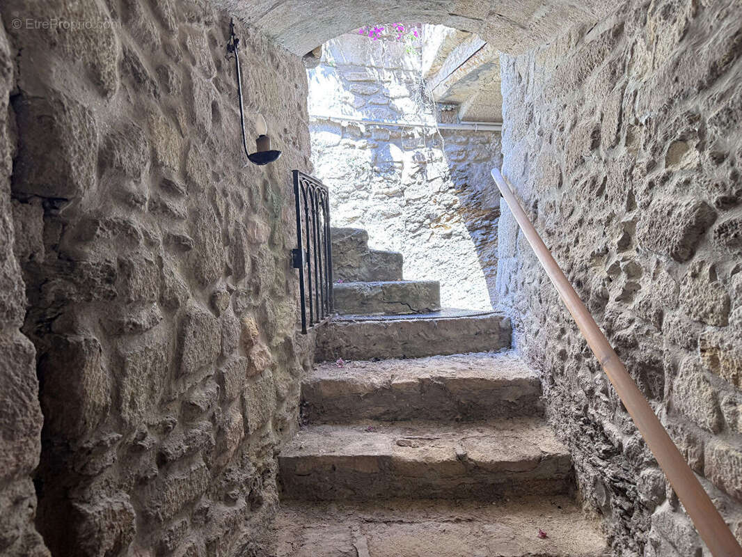 Maison de caractère du XVe siècle 8 pièces 192 m2 avec vue exceptionnelle - photo 6