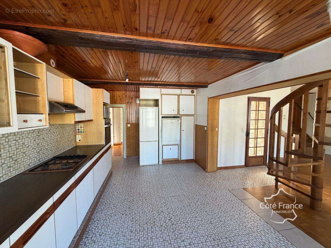 Magnifique maison en pierre de taille   Charme atypique et b - photo 8