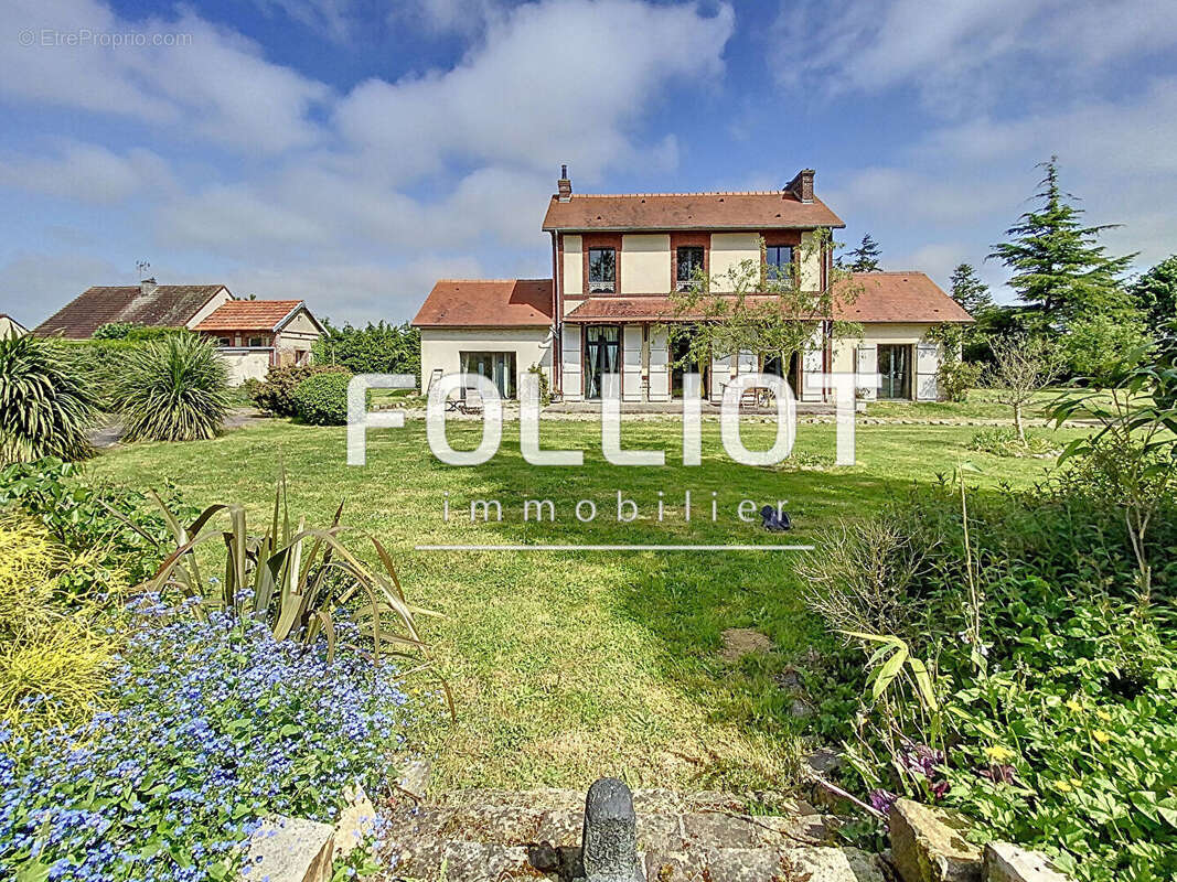 Maison à SAINT-MARTIN-DES-BESACES