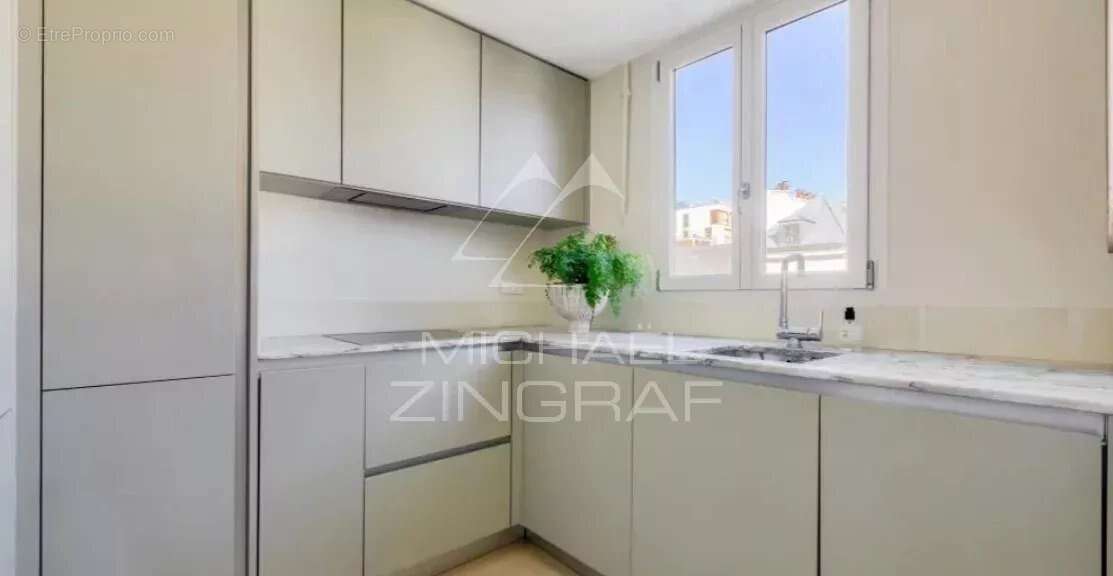 Appartement à PARIS-7E