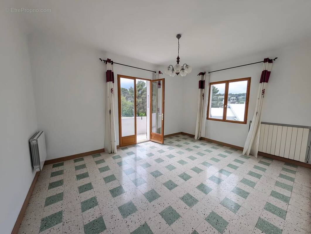 Appartement à PEILLE