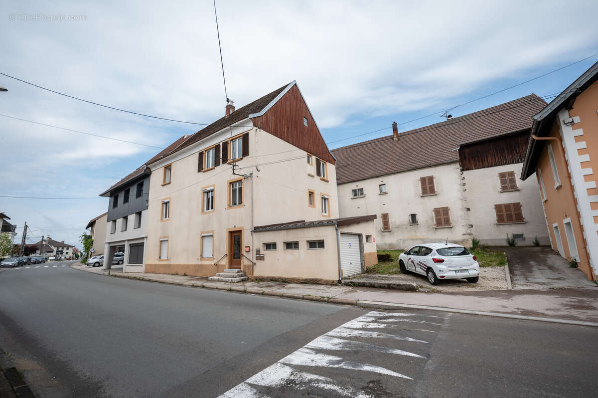 Appartement à FRASNE
