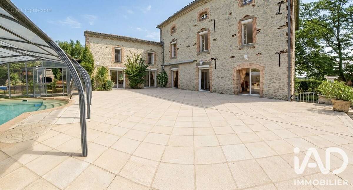 Maison 450 m² à Gaillac  - photo 2