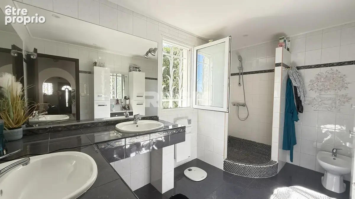 Maison d'architecte 211 m2 sur parcelle de 1780 M2 - photo 16