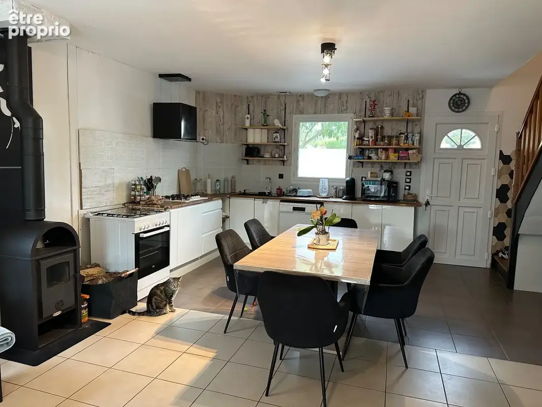 Maison familiale de 110 m² avec jardin arboré à Écommoy - photo 1