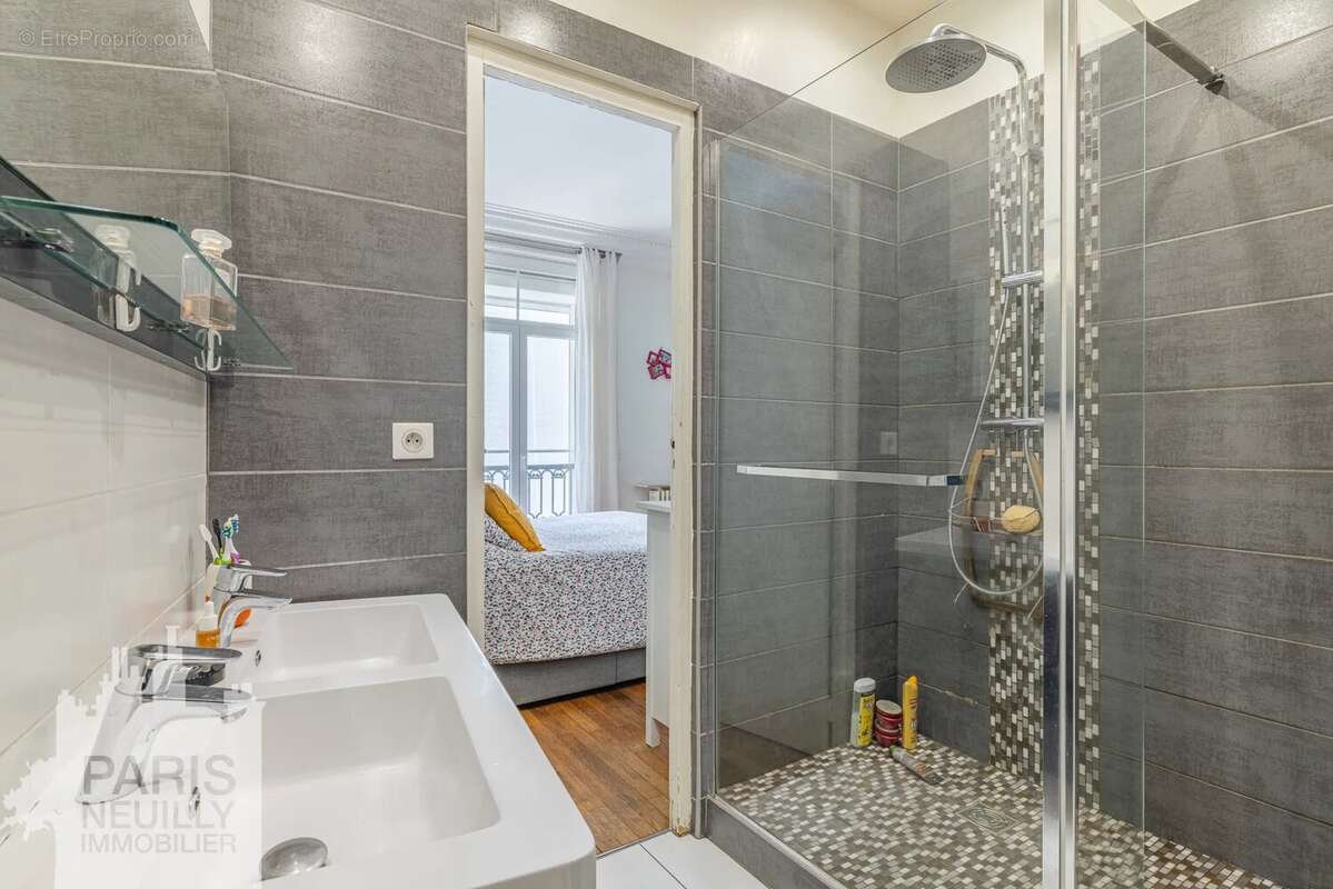 Appartement à PARIS-17E